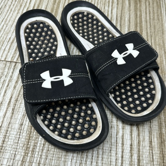 Under Armor Slides - Picture 1 of 5